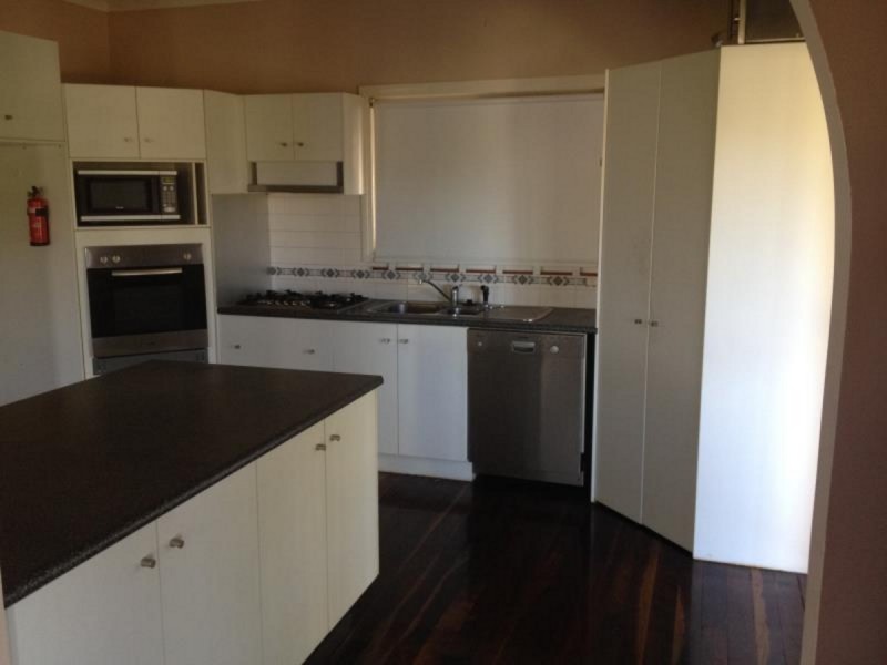 2 Bowen Terrace, The Range QLD 4700